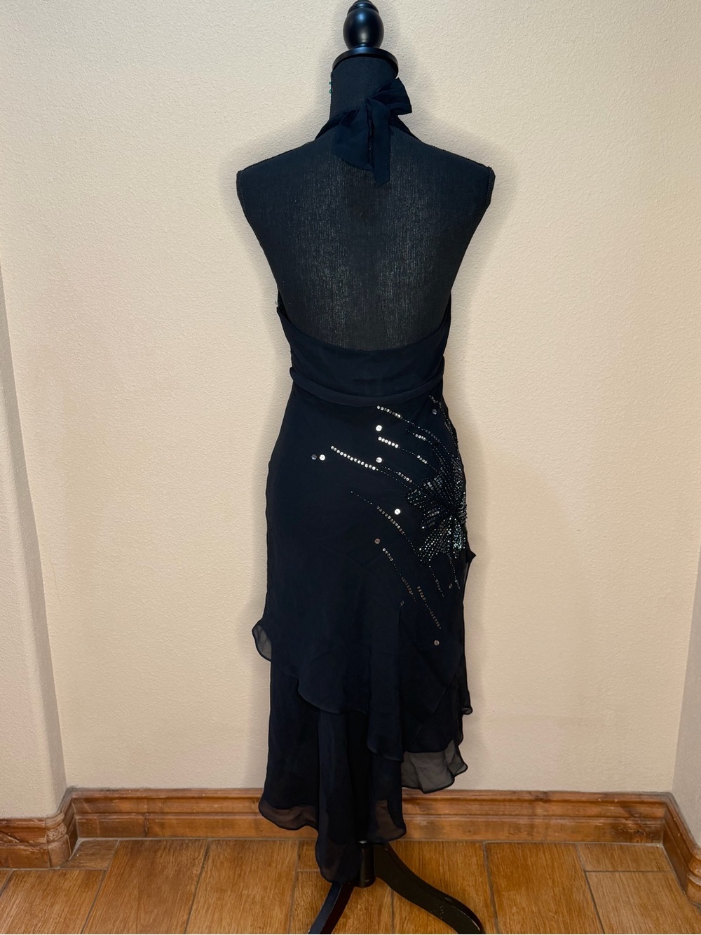 BCBGMaxAzria Black Sequin Halter Backless Cocktail Dress sz 8 - Picture 8 of 8